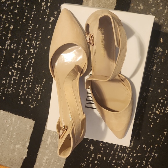 Pumps - Picture 1 of 4